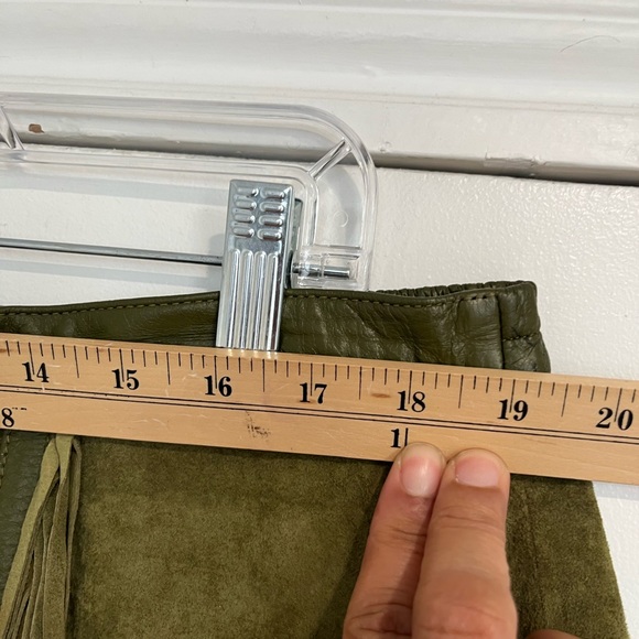 Linea Vintage Olive‎ Green Suede Skirt with Fringe Sz. 1X - Picture 6 of 8